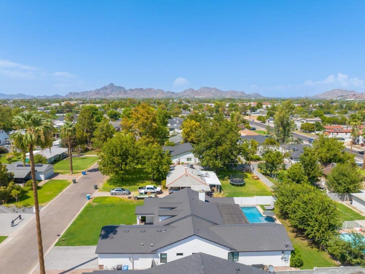 Luxurious With Private Pool - Sleeps 14 Holiday home Phoenix