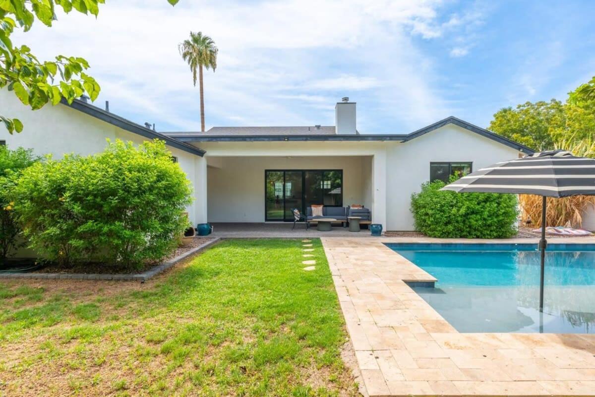 Luxurious With Private Pool - Sleeps 14 Holiday home Phoenix