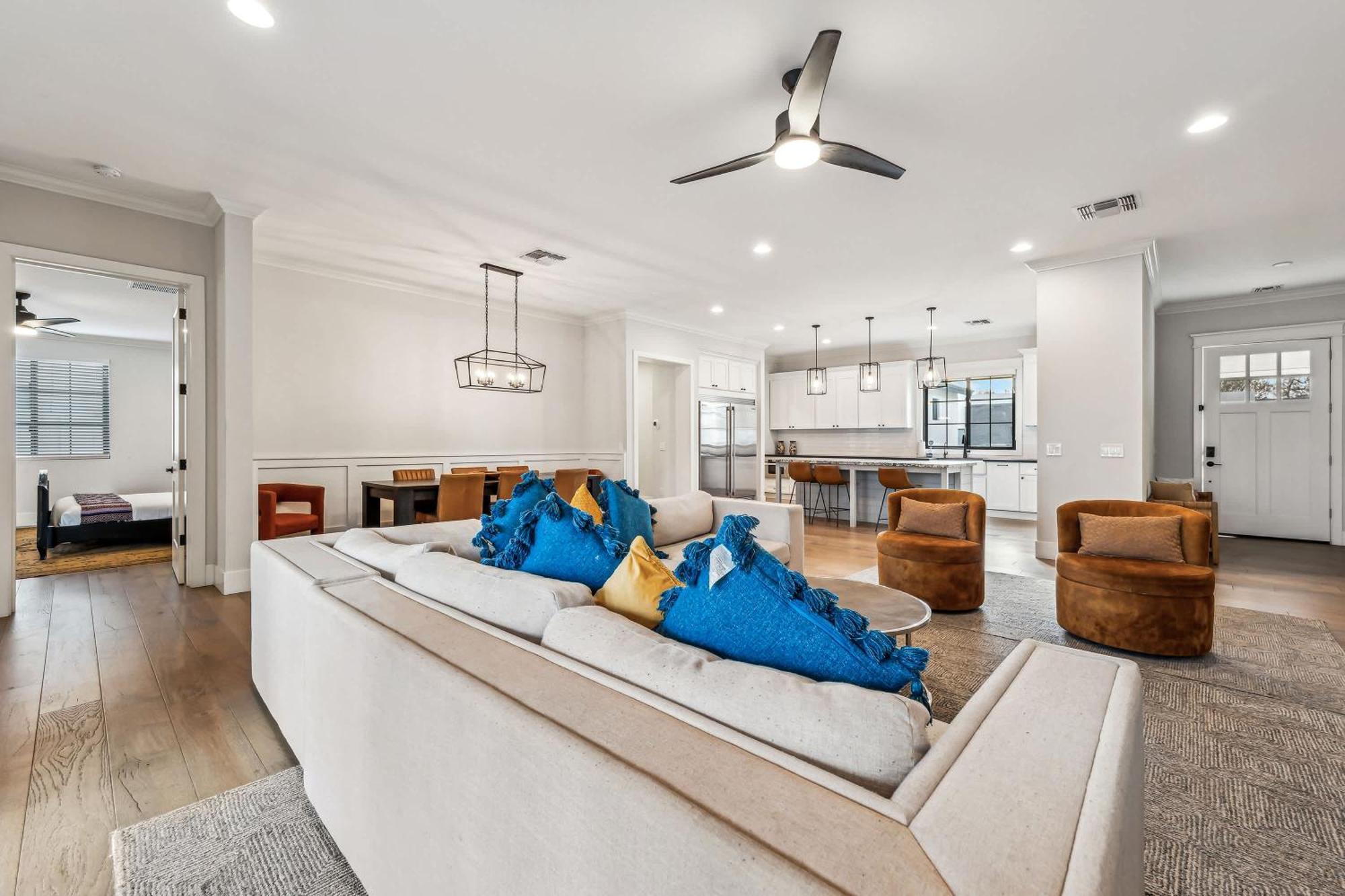 Luxurious With Private Pool - Sleeps 14