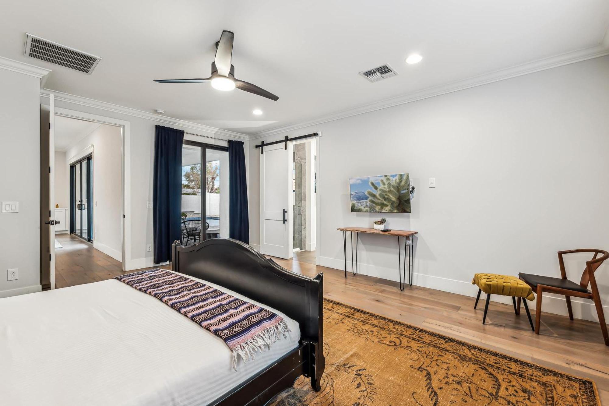 Luxurious With Private Pool - Sleeps 14 Holiday home