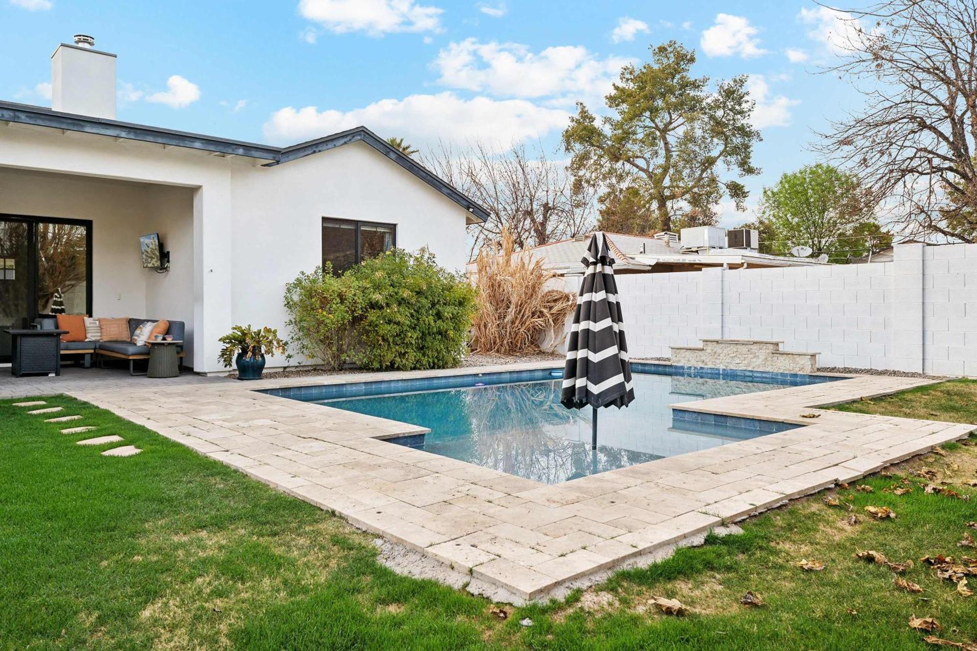 Luxurious With Private Pool - Sleeps 14 Holiday home *