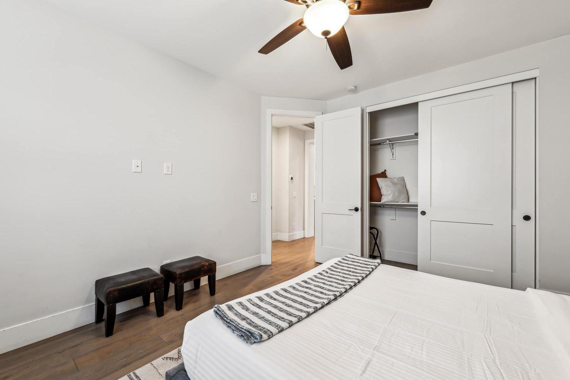 Luxurious With Private Pool - Sleeps 14 Phoenix