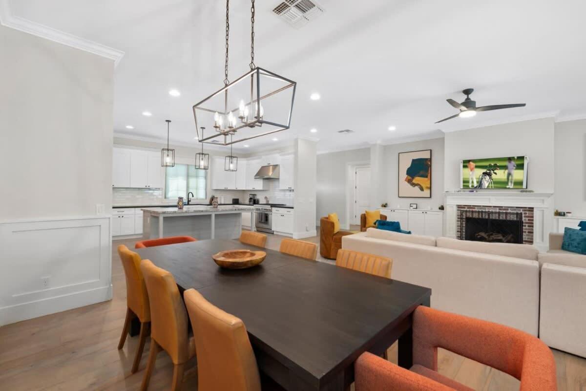 Luxurious With Private Pool - Sleeps 14 Phoenix