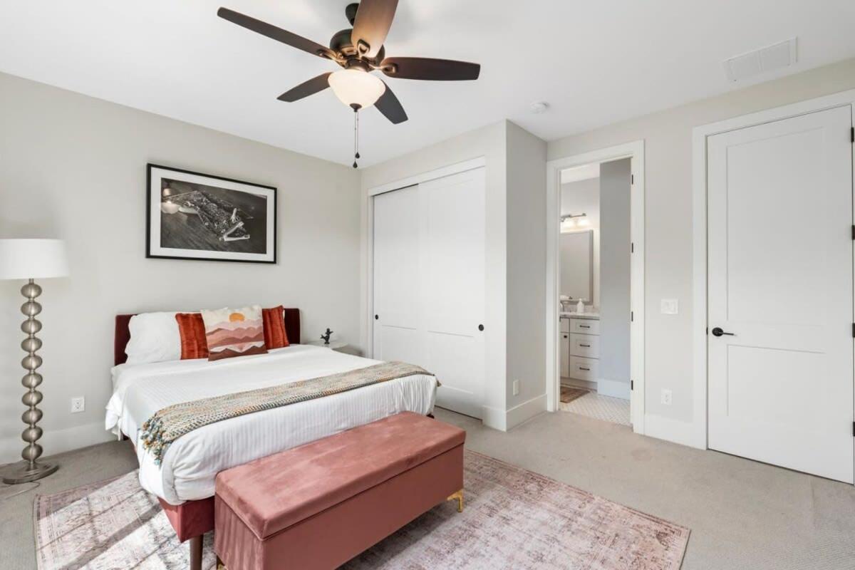 Luxurious With Private Pool - Sleeps 14 Holiday home Phoenix