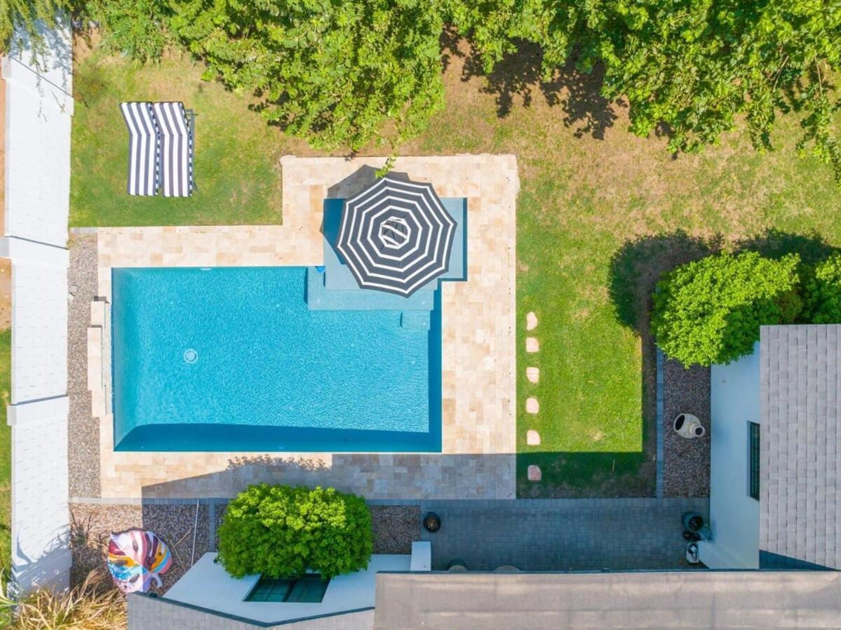 Luxurious With Private Pool - Sleeps 14 Holiday home