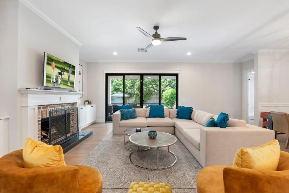 Luxurious With Private Pool - Sleeps 14 Holiday home Phoenix