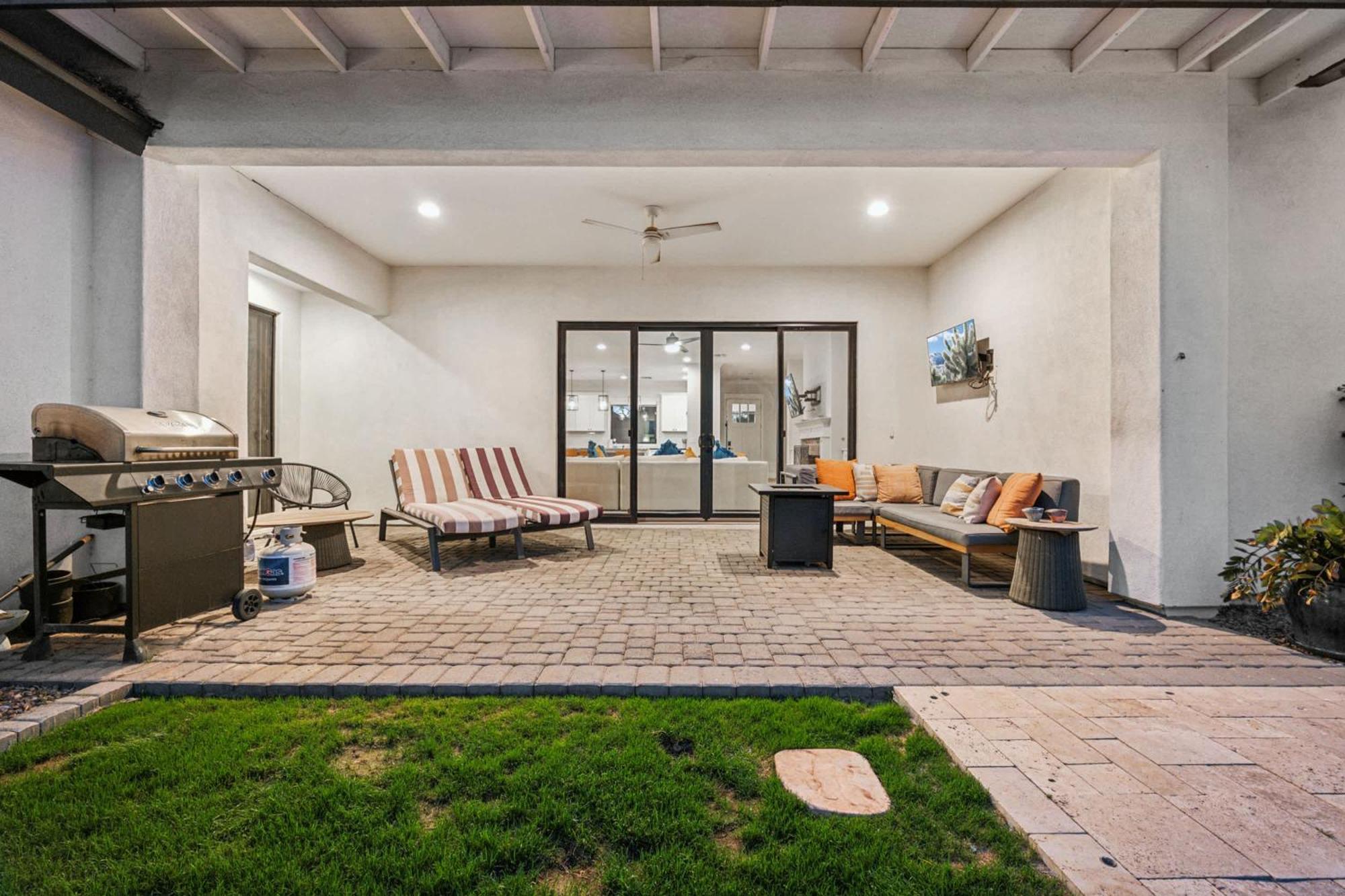 Luxurious With Private Pool - Sleeps 14 Holiday home