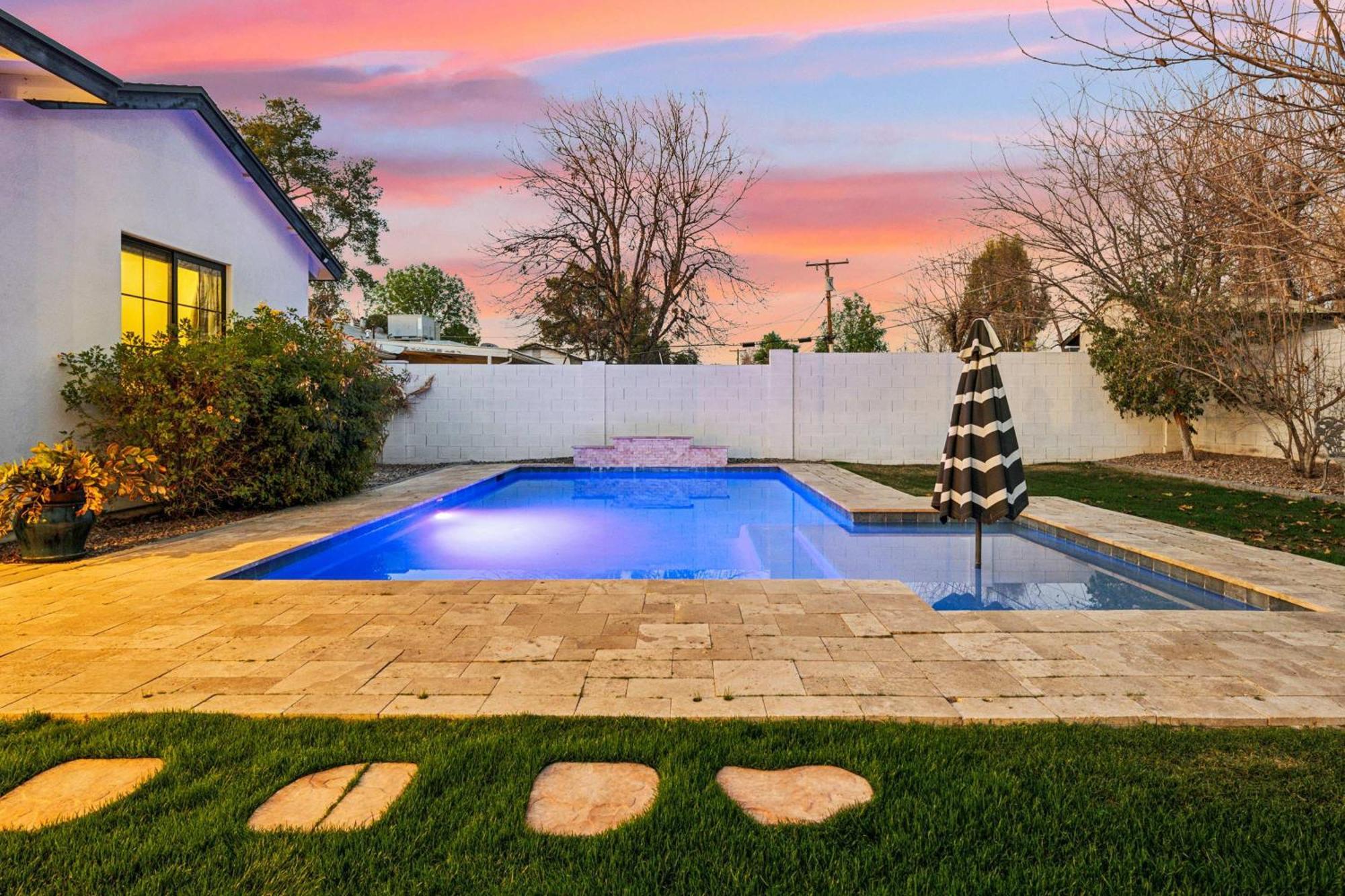 Luxurious With Private Pool - Sleeps 14 Phoenix
